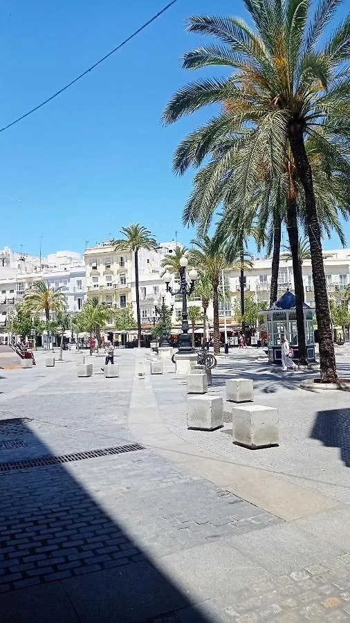 Apartamentos Plaza Santo Domingo Кадис