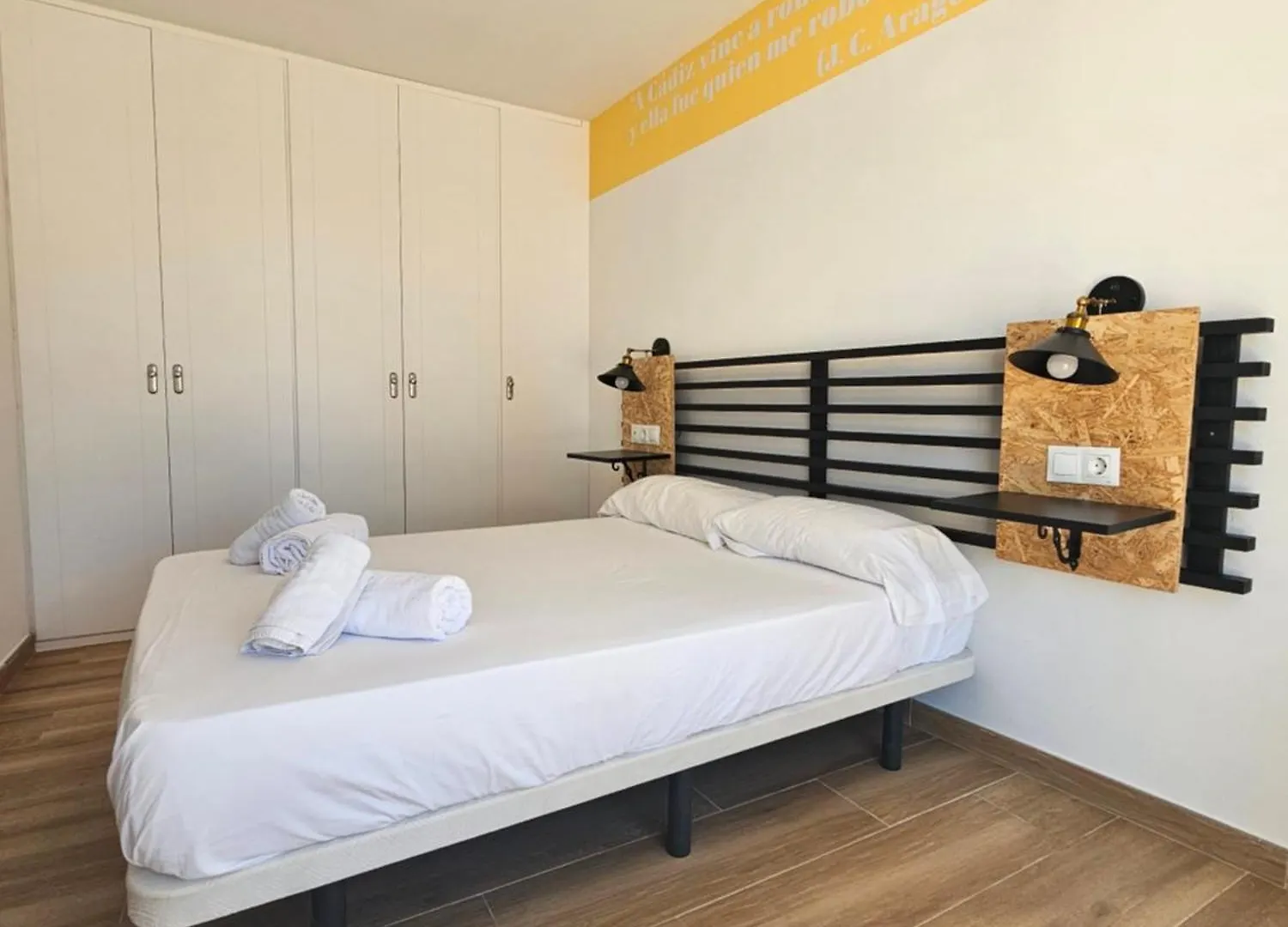 Apartamentos Plaza Santo Domingo Кадис